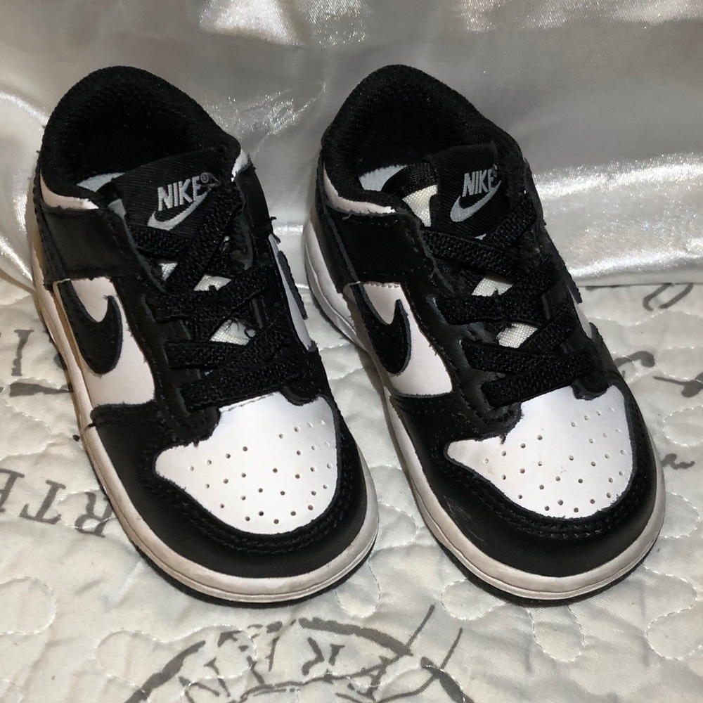 Nike Kids Black and White Low-Top Sneakers - Classic Swoosh